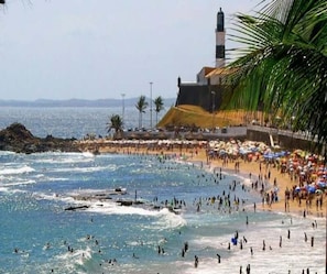 En la playa, arena blanca