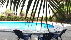 Outdoor pool, open 8:00 AM to 8:00 PM, free cabanas, pool umbrellas - Villas Los Ángeles (Acapulco)