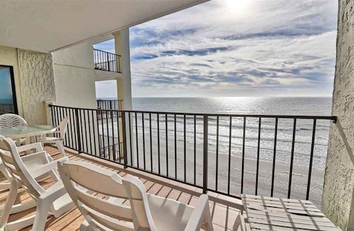 Wall-to-wall ocean views! Dog friendly! Oceanfront balcony with stunning views.