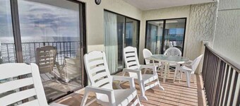 ¡Vistas al mar de pared a pared! Paraíso frente al mar en Cherry Grove!