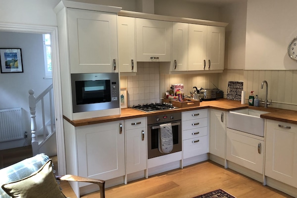 Kylskåp, mikrovågsugn, ugn och diskmaskin