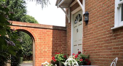 Tranquility in the heart of Wimbledon Village with stunning Common views