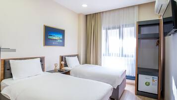 Sengetøy av topp kvalitet, skrivebord, wi-fi (inkludert) og sengetøy