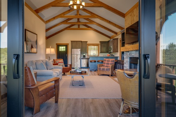 Smart TV, fireplace, stereo