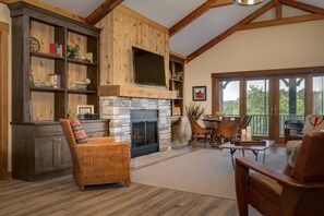 Smart TV, fireplace, stereo