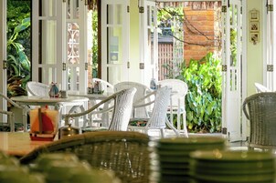 Tägliches inbegriffenes Frühstücksbuffet