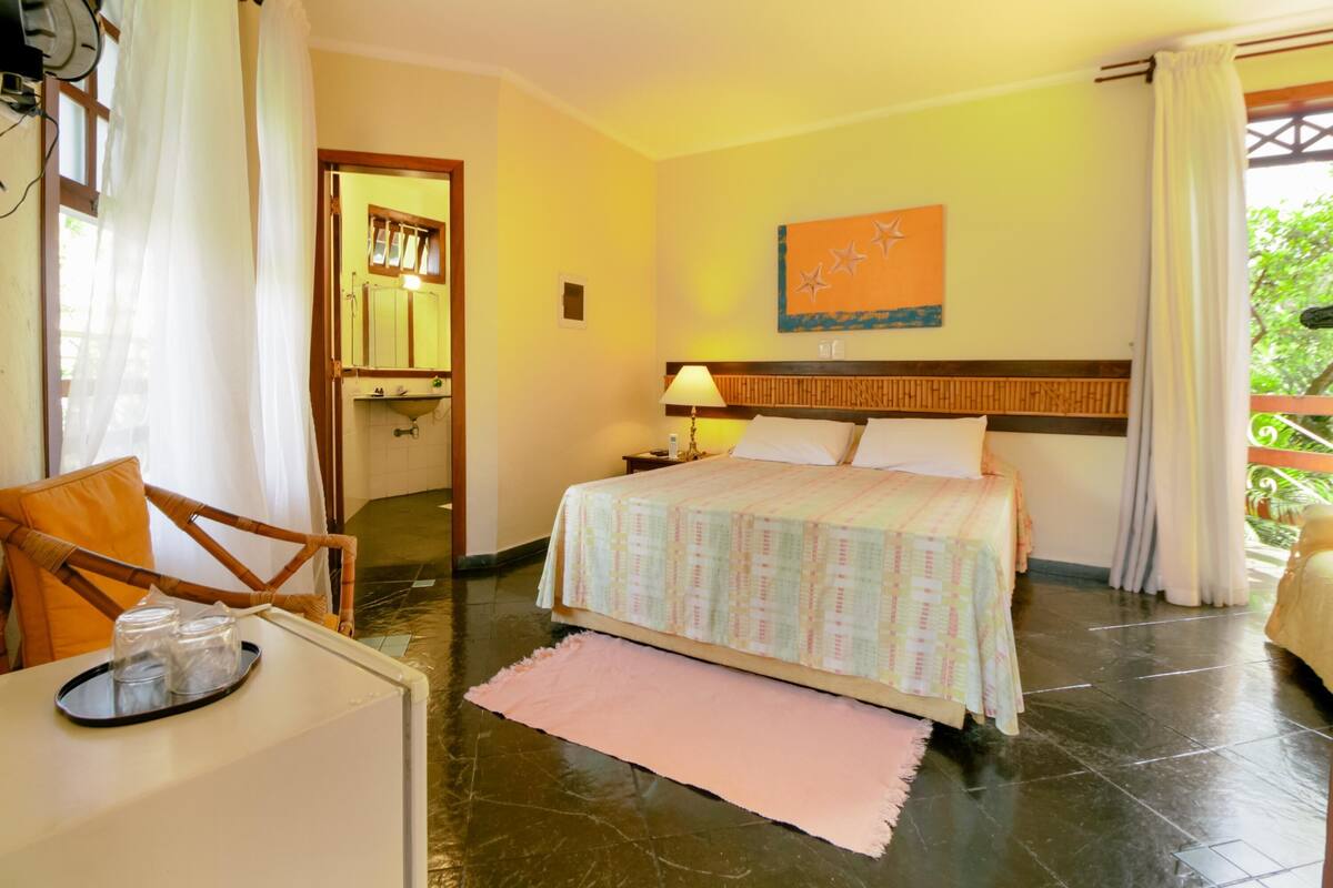 Minibar, wifi gratis y ropa de cama