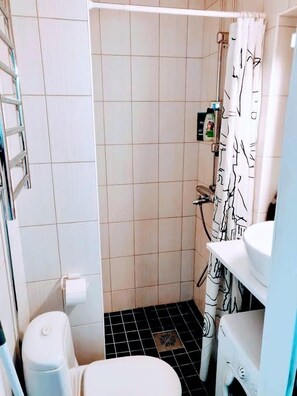 Studio – city | Bad | Dusj, hårføner, bidé og håndklær