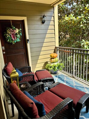 Property grounds - Cozy 3 Bedroom/2 Bath -  less than 1 mile walk to UM Football/Baseball Stadium! (Oxford)