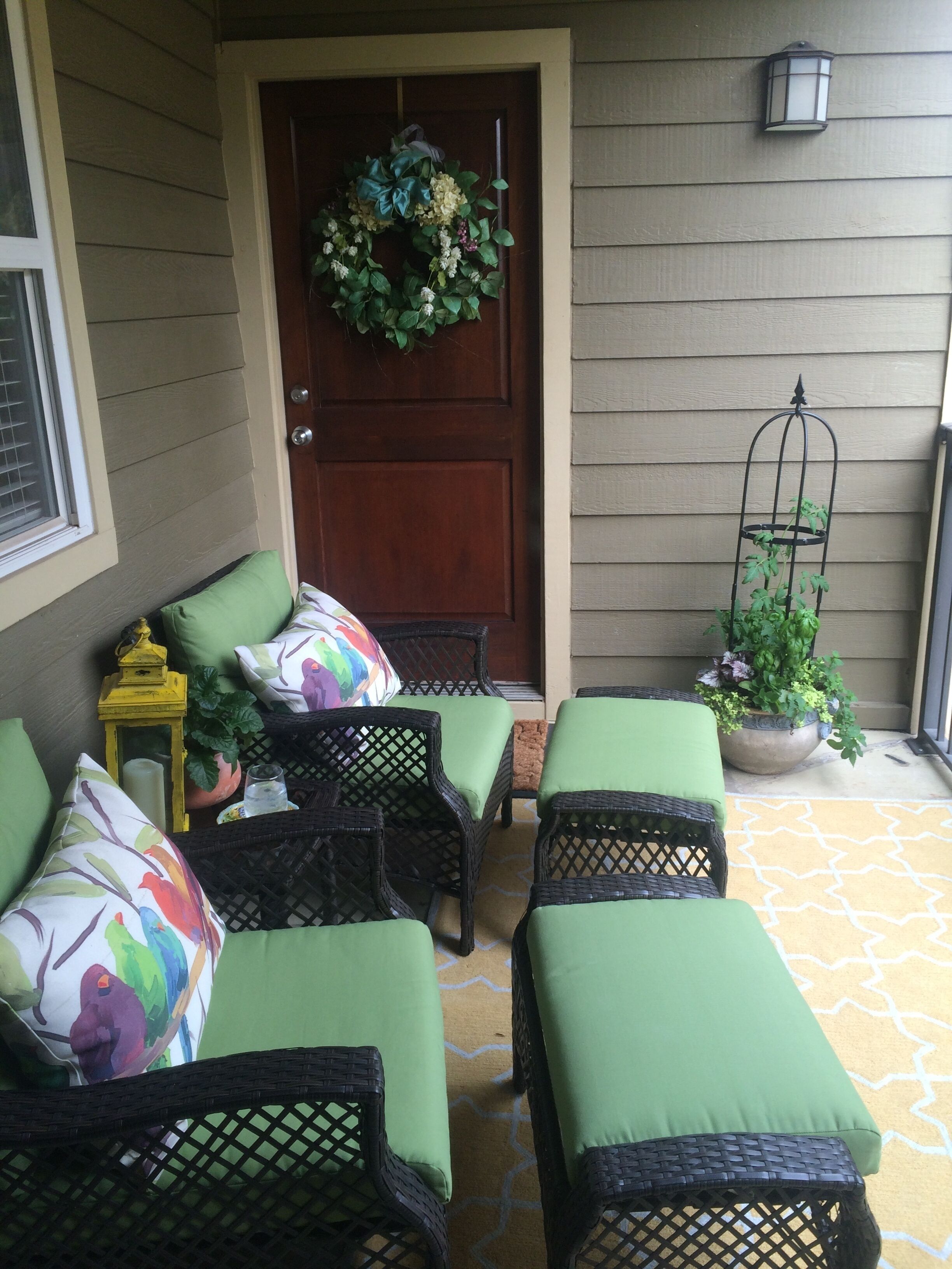 3/2 Walking distance to Football/Baseball Stadium!
