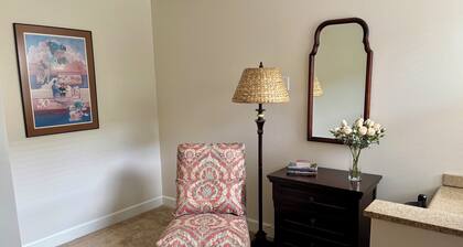 Cozy 3 Bedroom/2 Bath - less than 1 mile walk to UM Football/Baseball Stadium!