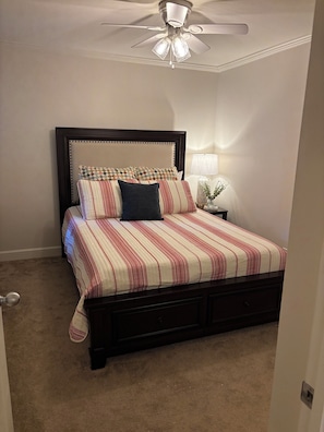 3 bedrooms, desk, iron/ironing board, free WiFi
