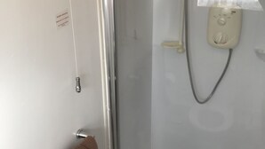 الدش داخل الحمام
