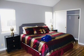 4 chambres, bureau, fer et planche à repasser, accès au Wi-Fi (inclus)