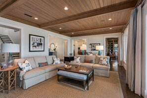 Smart TV, fireplace, DVD player, table football - EXCLUSIVE ONE OF A KIND OCEAN FRONT BEACH HOUSE POOL AND SPA (Ponte Vedra Beach)