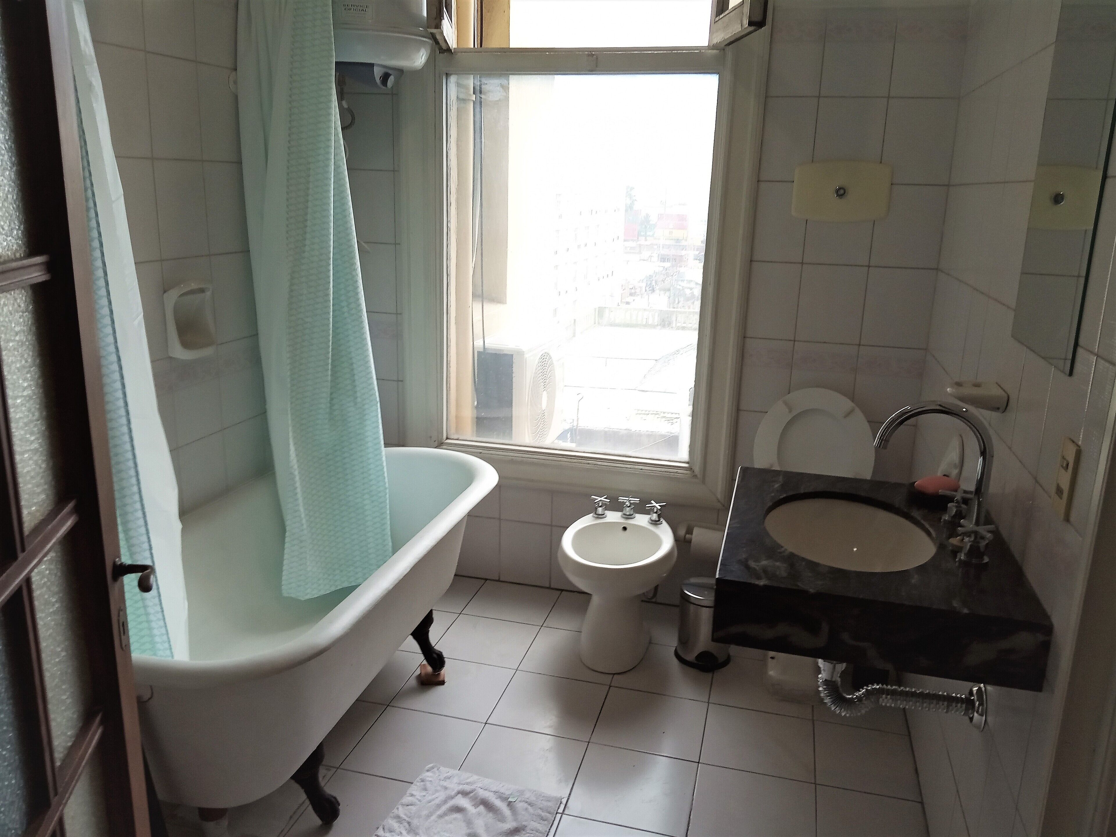 Combined shower/tub, hair dryer, bidet, towels