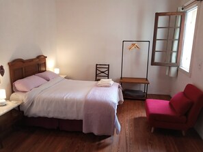 3 chambres, fer et planche à repasser, Wi-Fi gratuit, draps fournis