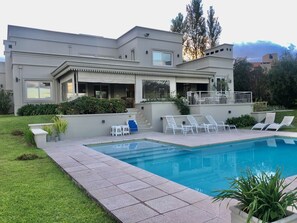 Hồ bơi ngoài trời 