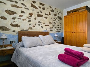 2 Schlafzimmer, schallisolierte Zimmer, Bügeleisen/Bügelbrett