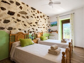 2 bedrooms, soundproofing, iron/ironing board, travel crib - Panoramic Terrace, Sunsets, Nature and Stargazing in the Sierra de Béjar (Navalmoral)