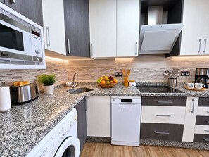 Fridge, microwave, stovetop, dishwasher