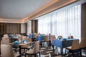 2 Restaurants, Frühstück, Mittagessen, Abendessen, internationale Küche