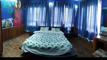 8 bedrooms, iron/ironing board, WiFi