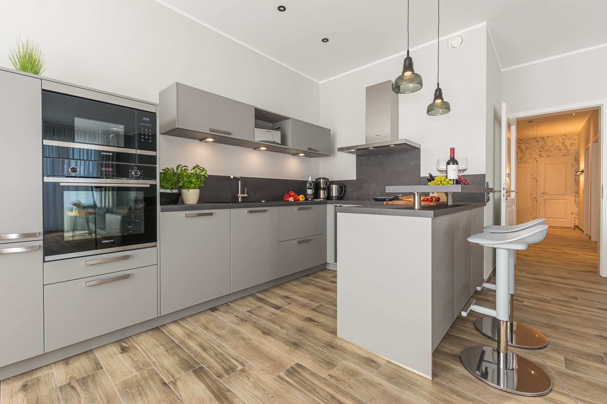 Kühlschrank, Mikrowelle, Ofen, Geschirrspüler