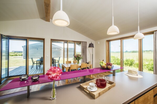 Unclassified image, 1 of 31, button