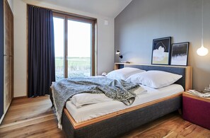 2 bedrooms, iron/ironing board, WiFi