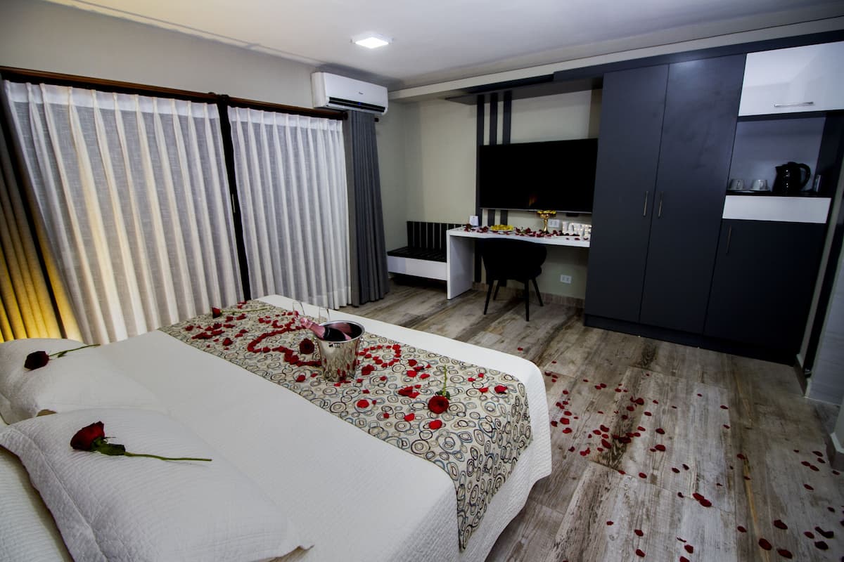Habitación doble de uso individual | Ropa de cama de alta calidad, edredón, camas Select Comfort y minibar