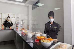 Sudah termasuk sarapan prasmanan setiap hari