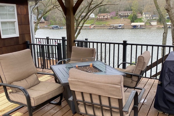 Covered patio area with propane fire pit