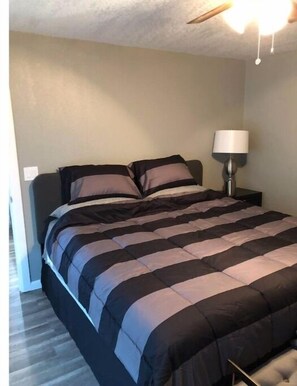3 bedrooms, desk, iron/ironing board, free WiFi
