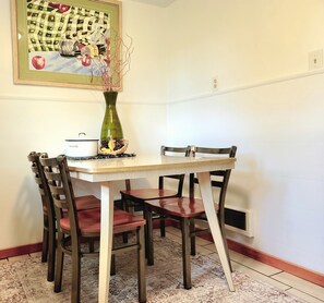 Dining - Waterfront, Swan Sanctuary Cabin, Sanctuary of the Swan, 10 min to Santander (Birdsboro)