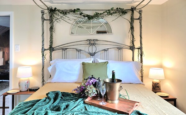 1 soveværelse, skrivebord, strygejern/strygebræt, weekendseng