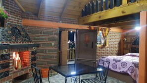 Rom – signature, badekar | Strykejern/-brett, ekstrasenger (mot et tillegg) og sengetøy