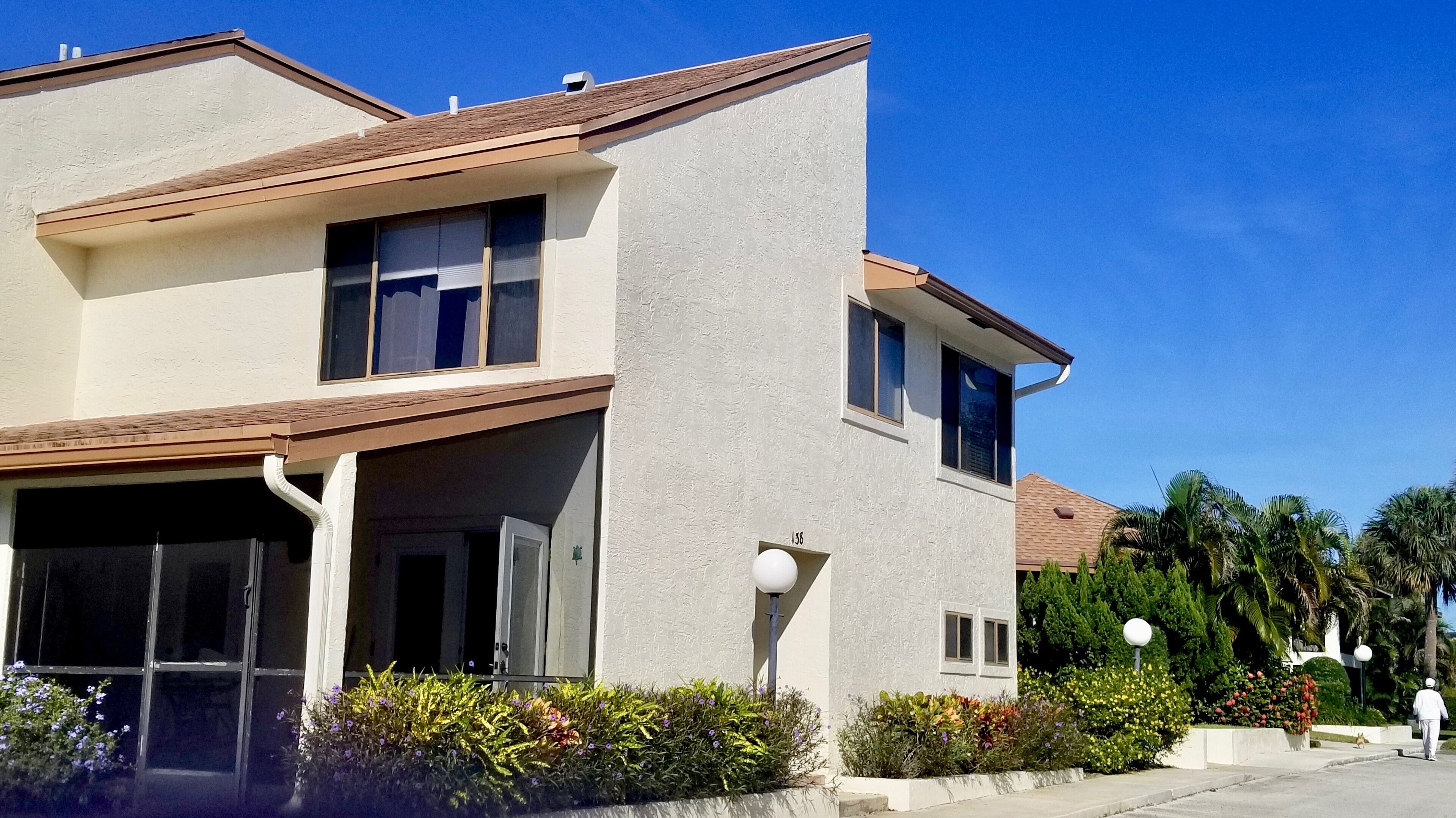 Refurbished townhome blocks from downtown Stuart - 3 month minimum