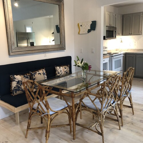 Carriage house rental Point Neighborhood downtown