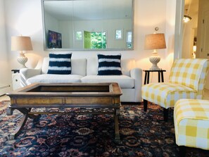 Interior - Carriage house rental Point Neighborhood downtown (Newport)