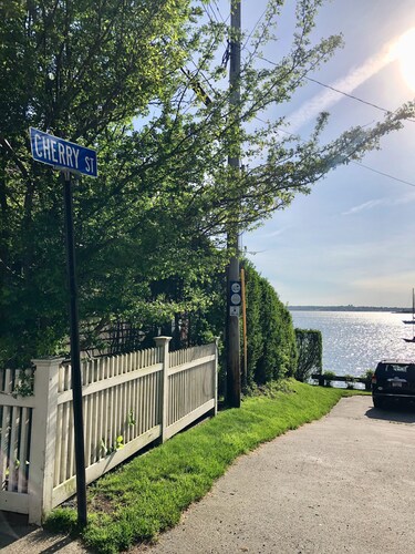 Carriage house rental Point Neighborhood downtown