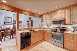 Condo, 2 Bedrooms | Private kitchen