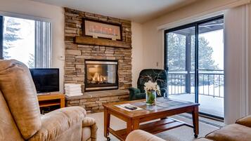 Kondominium, 1 kamar tidur | Ruang keluarga