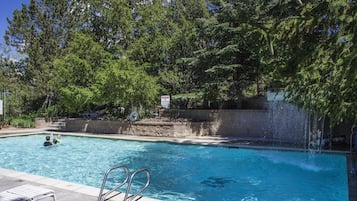 Kolam renang outdoor