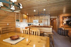 Condo, 4 Bedrooms | Private kitchen