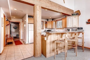 Condo, 3 Bedrooms | Private kitchen