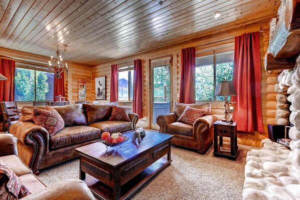 Condo, 4 Bedrooms | Living room