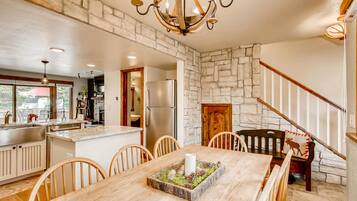 Condo, 3 Bedrooms | Private kitchen