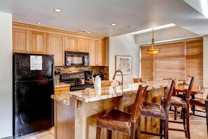 Condo, 1 Bedroom | Private kitchen