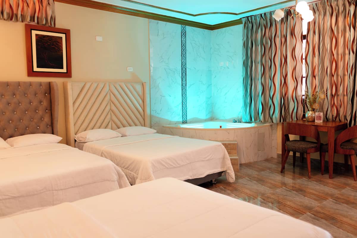 Habitación triple superior | Wifi gratis y ropa de cama